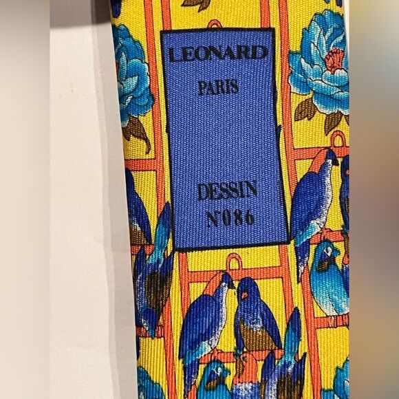 Leonard Paris Parrots and Flowers Silk Tie | Colorful Men’s Necktie - Picture 6 of 6